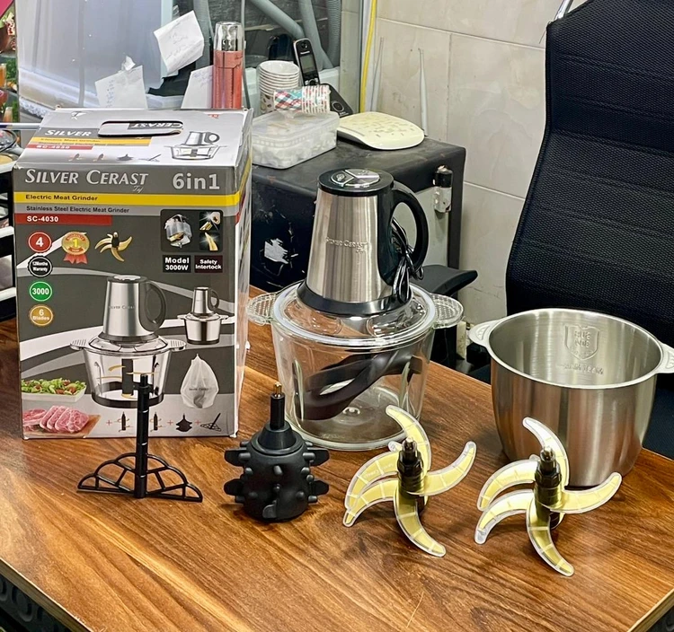 خردکن سیلورکرست دو کاسه 4 لیتری با 6 تیغه تیتانیوم طلایی، 3 کاره (همراه سیرپوست کن و همزن)، قدرت 3000 وات